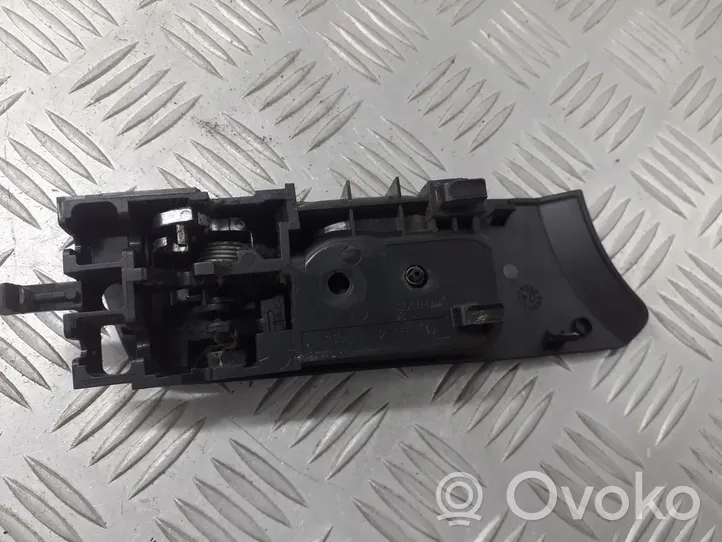 Toyota Avensis T220 Klamka wewnętrzna drzwi przednich 67617-05020