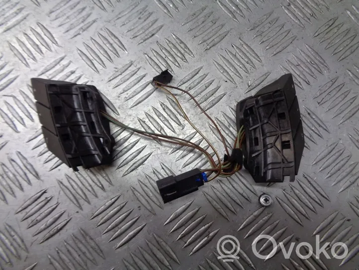 Opel Meriva B Boutons / interrupteurs volant 