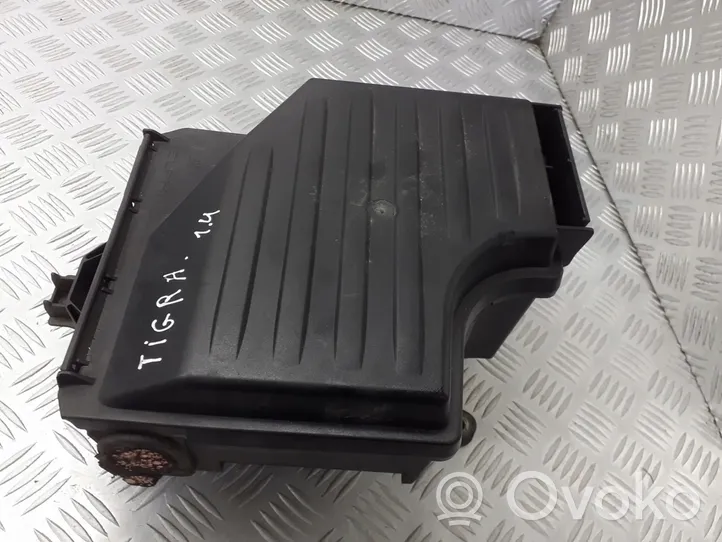 Opel Tigra B Pokrywa skrzynki bezpieczników 09115986