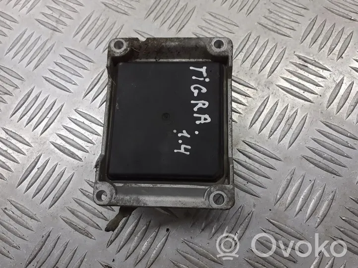 Opel Tigra B Komputer / Sterownik ECU silnika 55354328