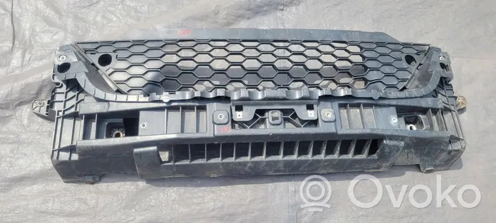 Iveco Daily 6th gen Atrapa chłodnicy / Grill 5801599257