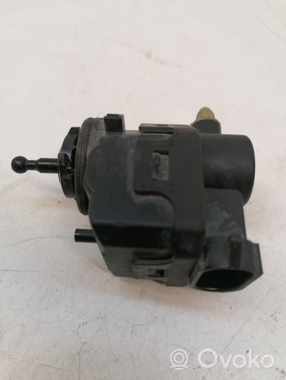 Renault Master II Headlight level adjustment motor 7700420737