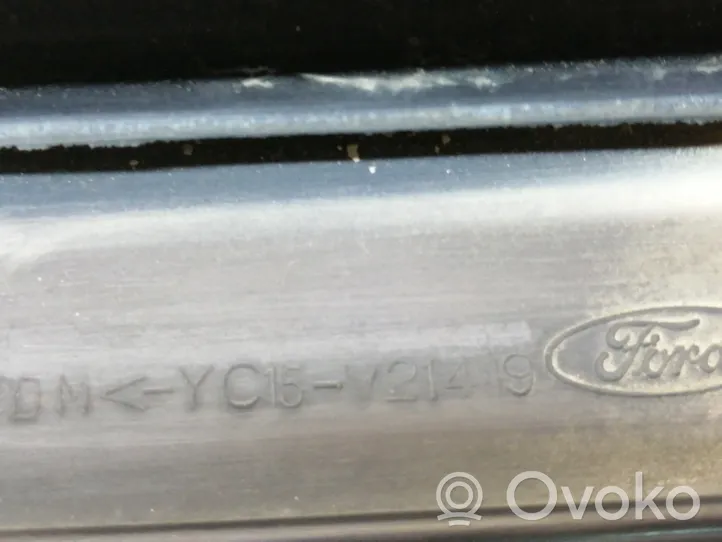 Ford Transit Vetro del deflettore della portiera anteriore - quattro porte YC15V21419
