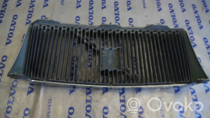 Volvo 240 Grille calandre supérieure de pare-chocs avant 