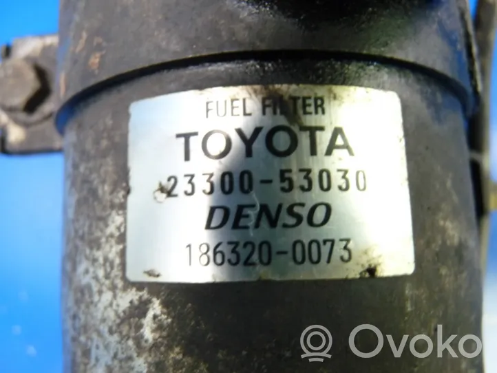 Toyota Avensis T270 Boîtier de filtre à carburant 2330053030