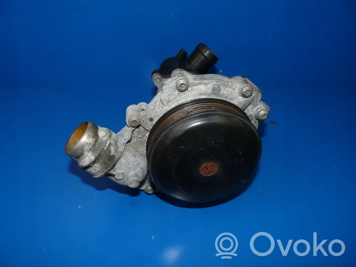 Mercedes-Benz A W176 Pompe de circulation d'eau A6512008301