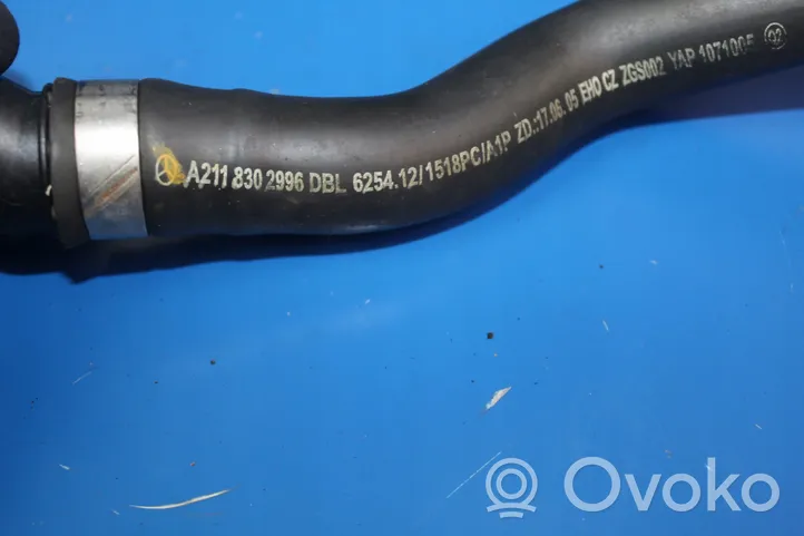 Mercedes-Benz CLS C219 Engine coolant pipe/hose A2118302996