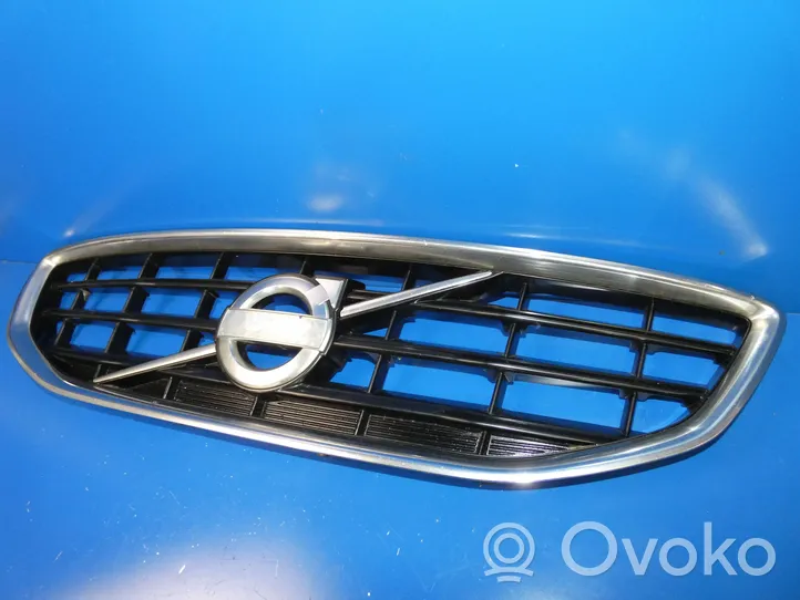 Volvo V40 Grille de calandre avant 