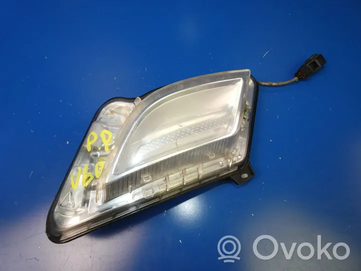 Volvo V60 Lampa przednia 