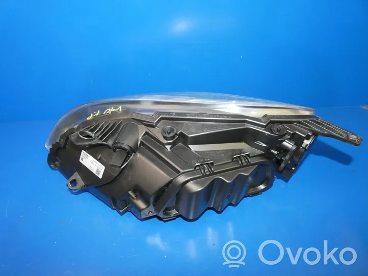 Volvo V40 Lampa przednia 31420006