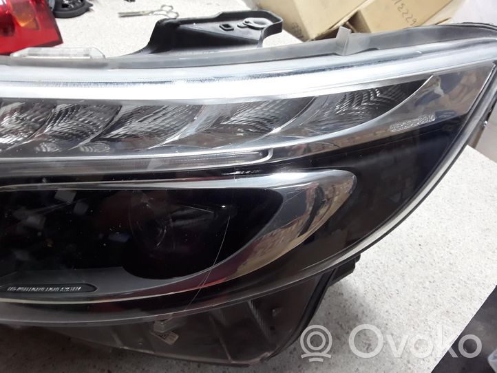 Mercedes-Benz V Class W447 Lampa przednia A4479061401