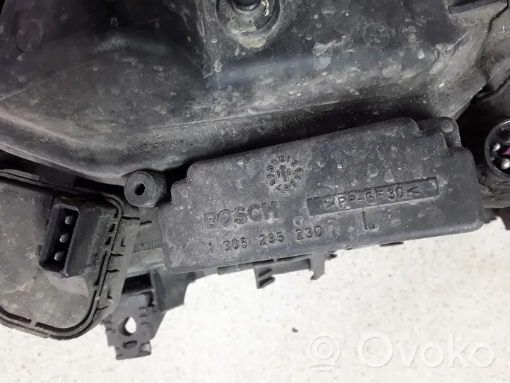 Audi A8 S8 D2 4D Lampa przednia 1305235230