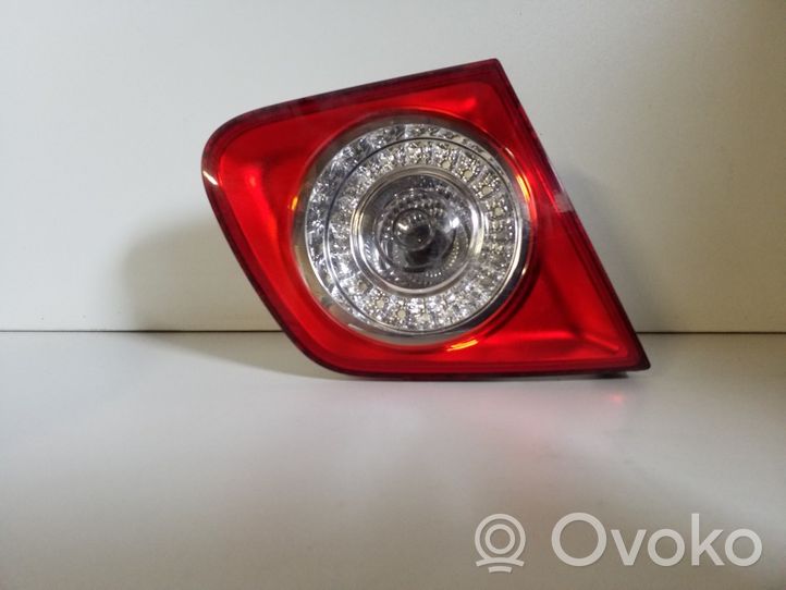 Volkswagen Jetta V Lampy tylnej klapy bagażnika 1K5945093