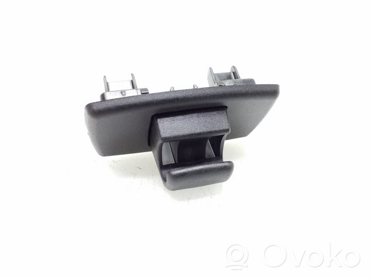 Mercedes-Benz CLA C117 X117 W117 Clip/gancio/supporto per aletta parasole A2468100012