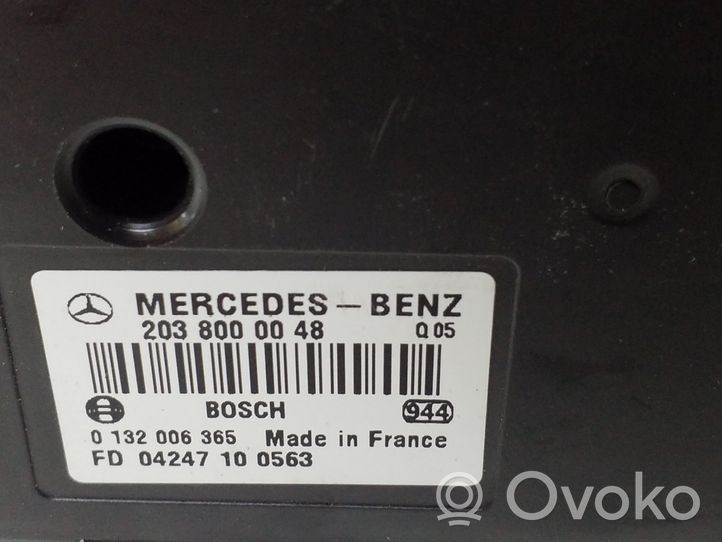 Mercedes-Benz C W203 Pompa a vuoto chiusura centralizzata 2038000048