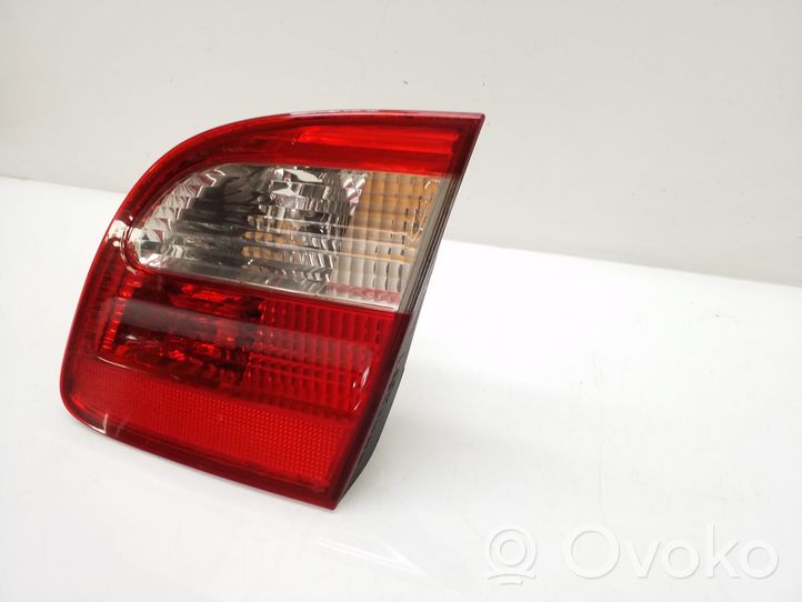 Mercedes-Benz E W211 Lampy tylnej klapy bagażnika A2118201464