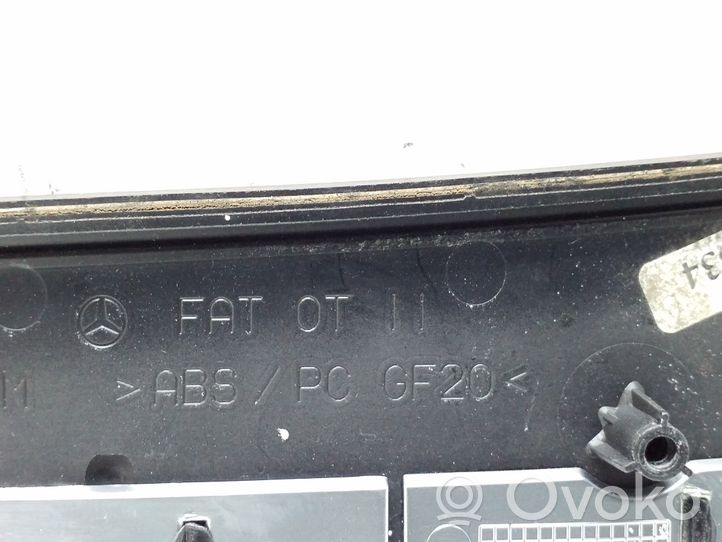 Mercedes-Benz E W212 Autres éléments de garniture porte avant A2127200122
