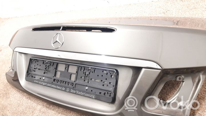 Mercedes-Benz E C207 W207 Takaluukun/tavaratilan kansi 