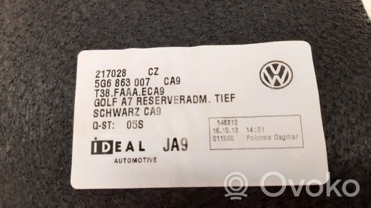 Volkswagen Golf VII Podłoga bagażnika 5G6863007C