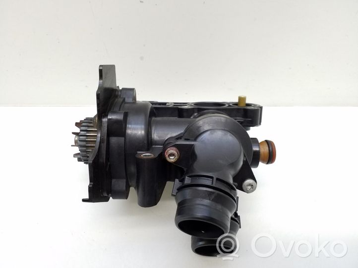 Audi A4 S4 B8 8K Pompe de circulation d'eau 06J121026G