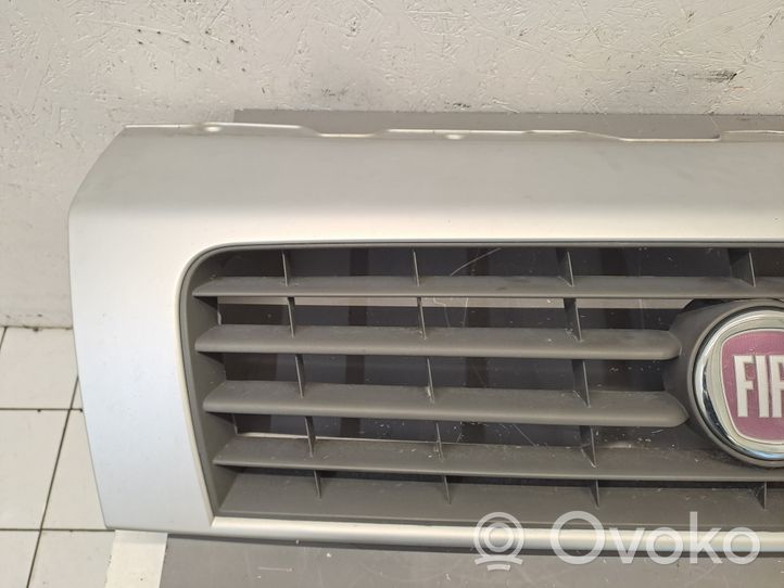 Fiat Ducato Maskownica / Grill / Atrapa górna chłodnicy 1308067070