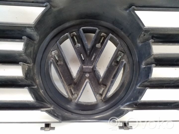 Volkswagen Transporter - Caravelle T5 Grille de calandre avant 7H08071015