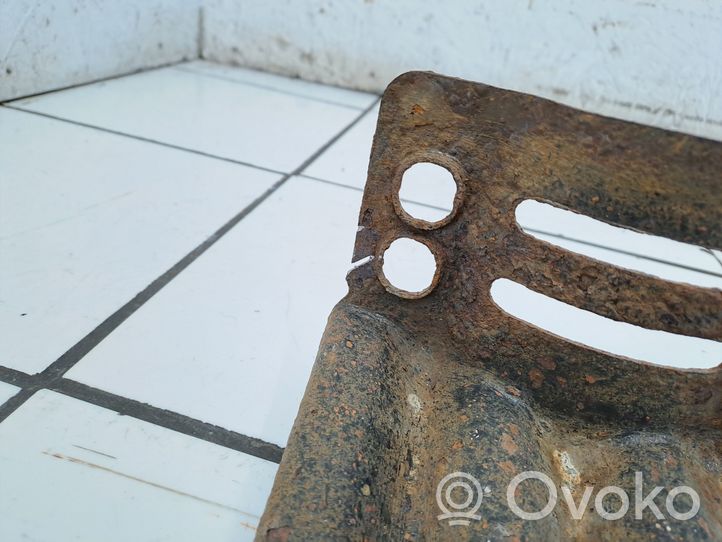 Volkswagen Transporter - Caravelle T5 Spare wheel mounting bracket 