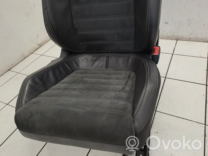 Volkswagen PASSAT CC Juego interior 3C8867012