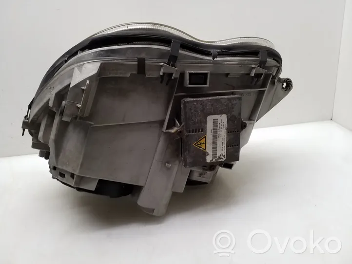 Mercedes-Benz C W203 Lampa przednia 1305235744