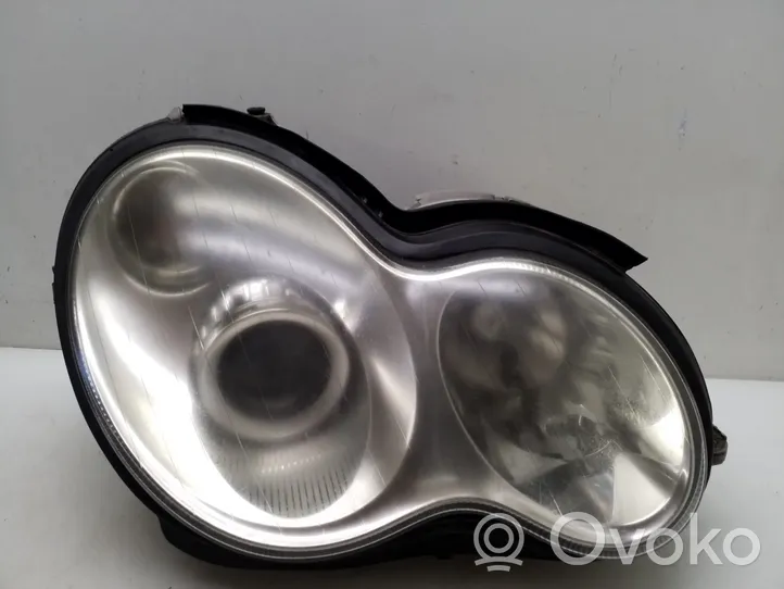 Mercedes-Benz C W203 Lampa przednia 1305235744