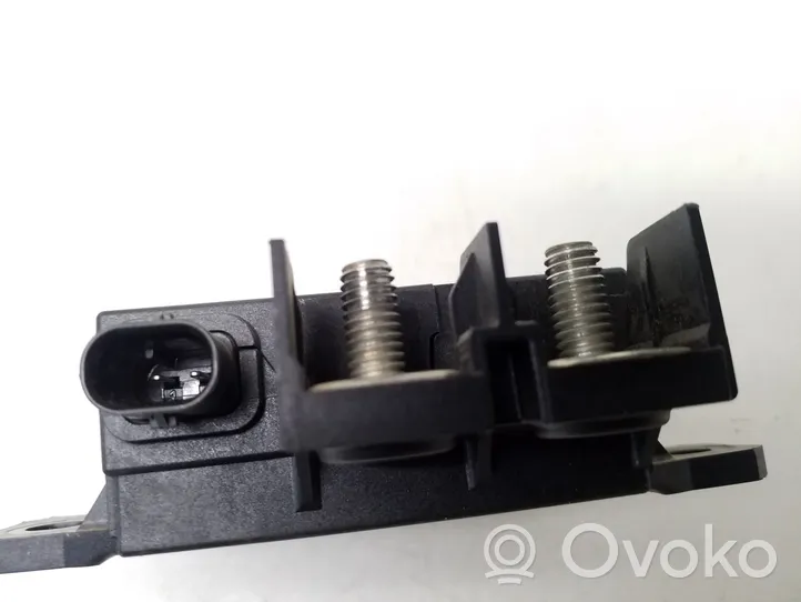 Mercedes-Benz Vito Viano W447 Charging relay A0009822023