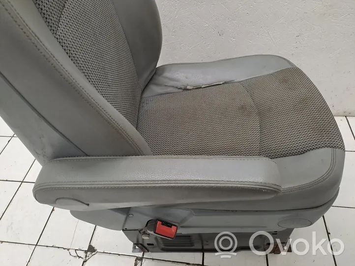 Mercedes-Benz Vito Viano W639 Fotel przedni kierowcy A6399105504