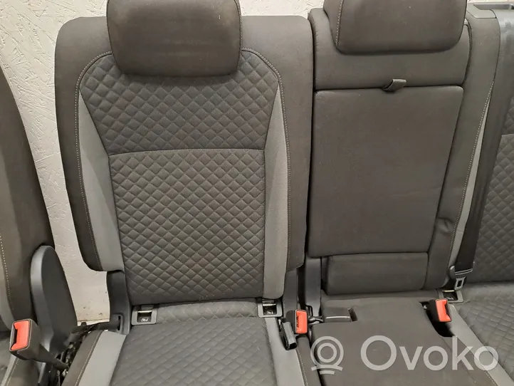 Volkswagen Tiguan Sėdynių komplektas 5QA881105