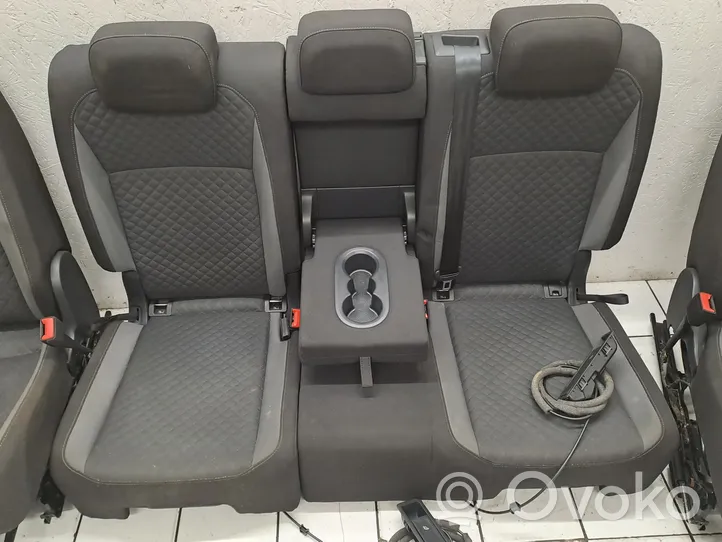 Volkswagen Tiguan Sėdynių komplektas 5QA881105