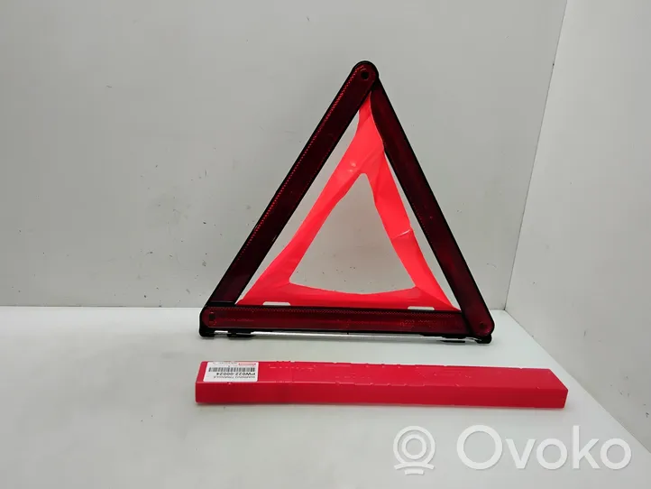 Toyota RAV 4 (XA50) Triangle d'avertissement 27R044013