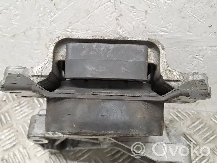 Volkswagen PASSAT CC Engine mount bracket 8J0199555