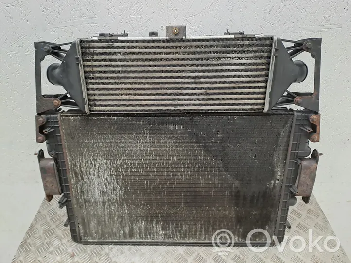 Iveco Daily 35.8 - 9 Set del radiatore 812600500
