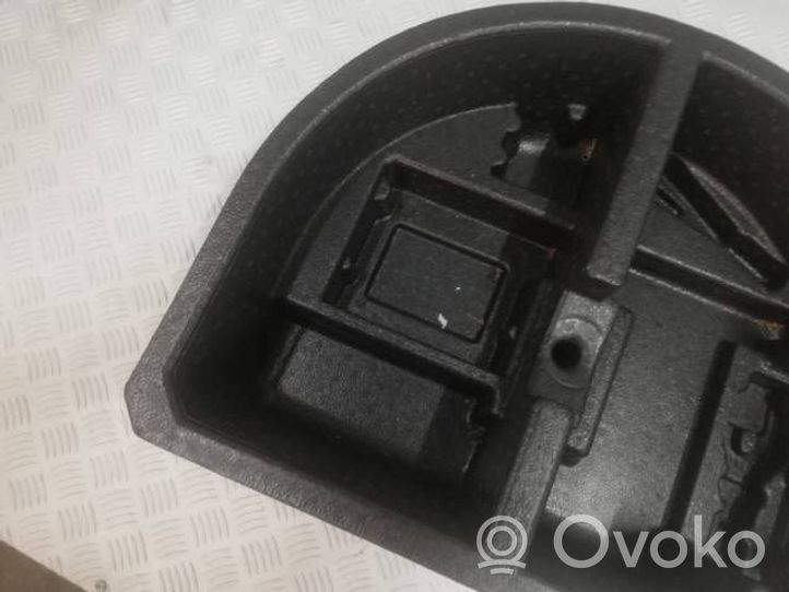 Ford Ka Verricello di sollevamento della ruota di scorta G1B5-17009-AC