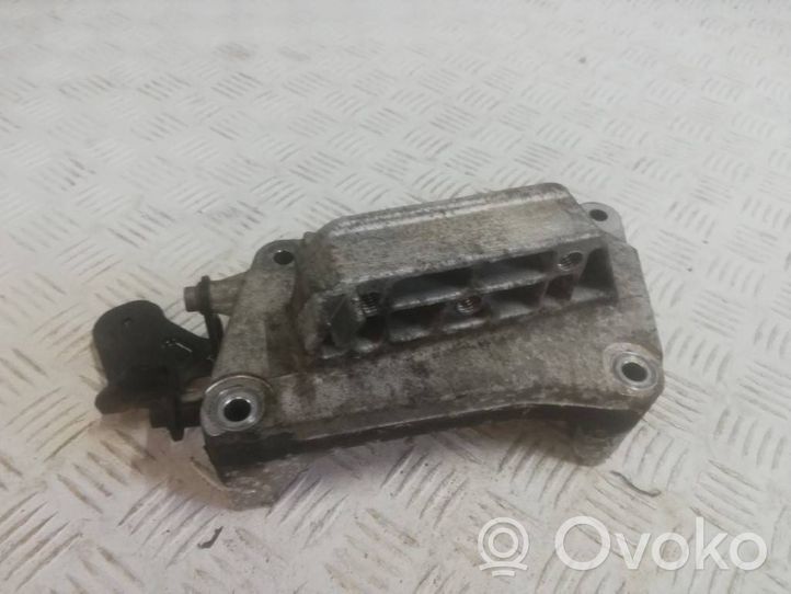 Opel Corsa E Engine mounting bracket 55593579