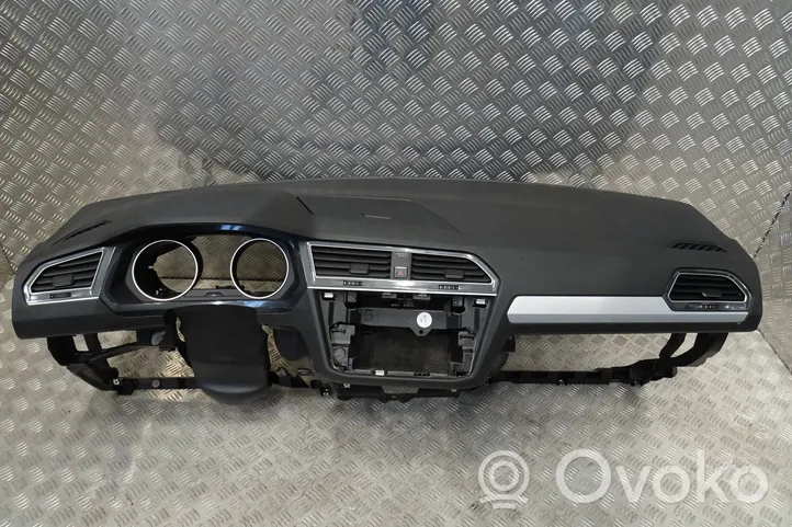 Volkswagen Tiguan Allspace Panelė 