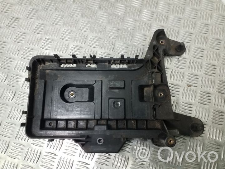 Volkswagen Golf Plus Boîte de batterie 1K0915333