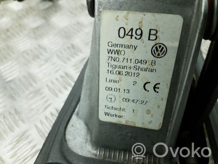 Volkswagen Sharan Vaihteenvalitsimen verhoilu 7N0711049B