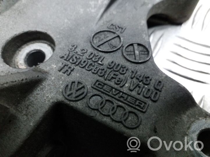 Volkswagen Golf VI Generaattorin/laturin kiinnike 03L903143Q