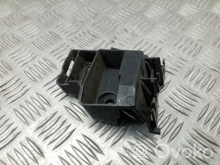 Volkswagen Golf VI Staffa angolare del supporto di montaggio del paraurti 5K6807394A