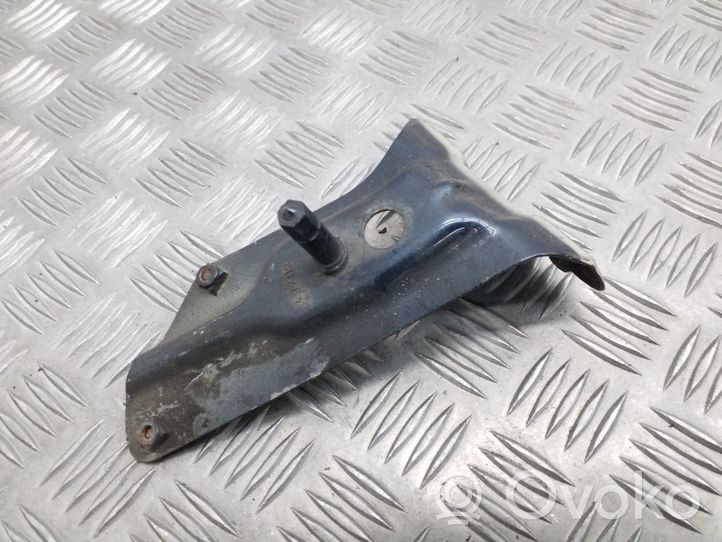 Volkswagen Golf V Supporto di montaggio del parafango 1K6821135