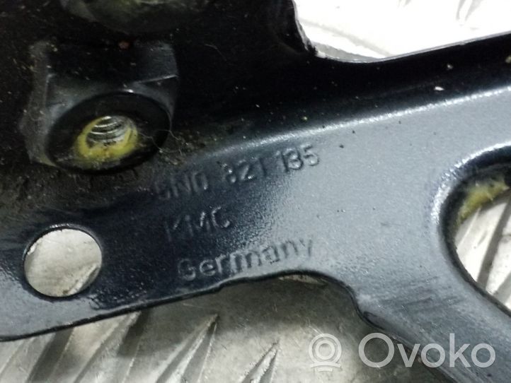 Volkswagen Tiguan Soporte de montaje del guardabarros 5N0821135