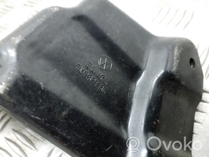 Volkswagen Golf Plus Supporto di montaggio del parafango 5M0821136