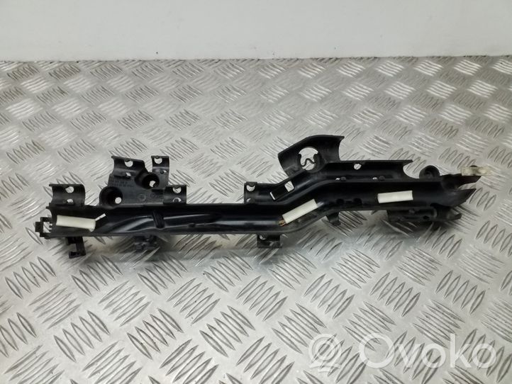 Audi A8 S8 D2 4D Kita variklio skyriaus detalė 059971341D