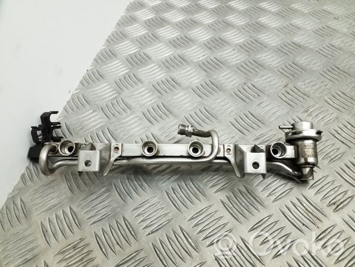 Volkswagen PASSAT B5.5 Kraftstoffverteiler Einspritzleiste Verteilerrohr 06B133317L