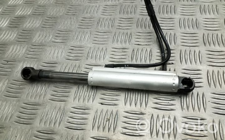 Volkswagen Eos Convertible roof line/pipe/hose 